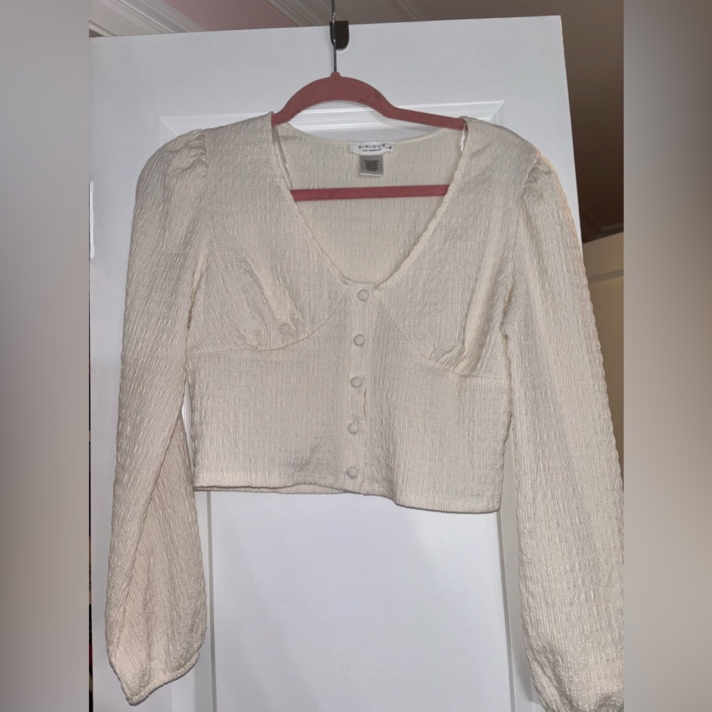 Cream blouse with bottons